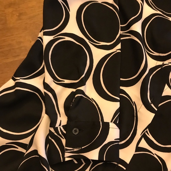 Black & white polka dot button up top in size S. - Picture 4 of 4